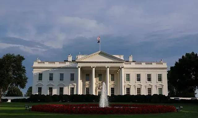 其中包括U, 焦点之一